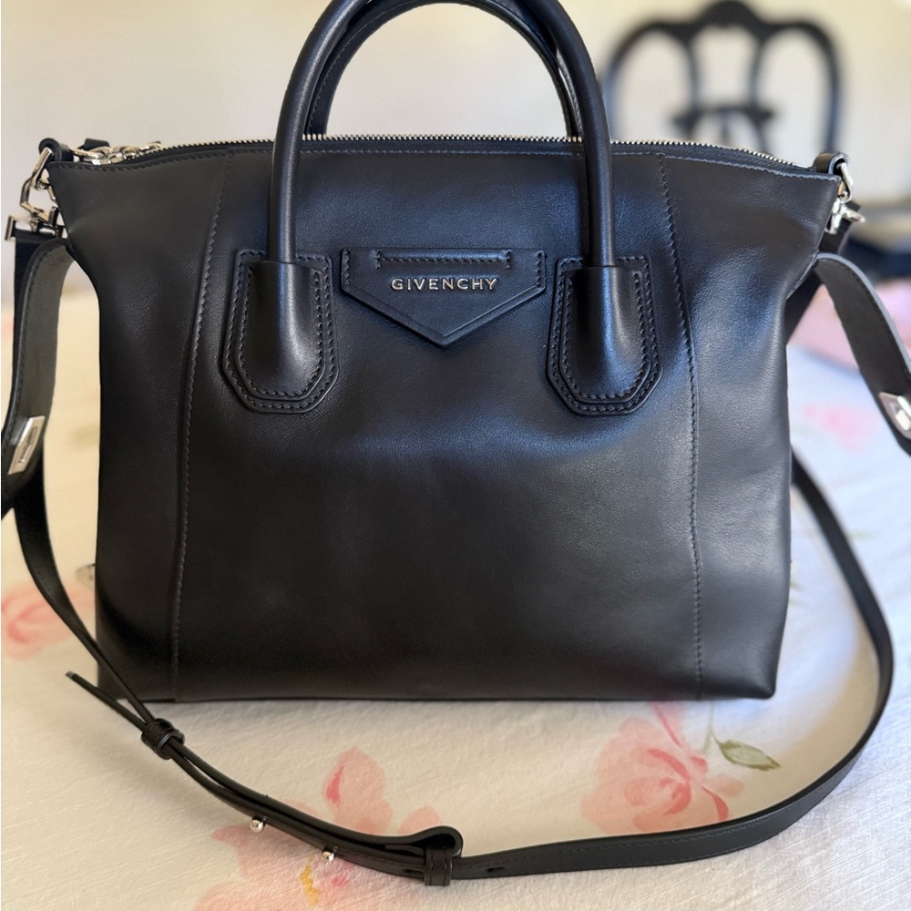 Givenchy Smooth Calfskin Small Soft Antigona Black - Picture 8 of 16